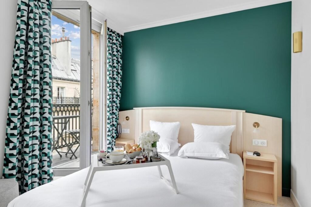 غرفة أنيقة في فندق Hotel Elysees Opera - من أفضل فنادق باريس للعرب في قلب المدينة